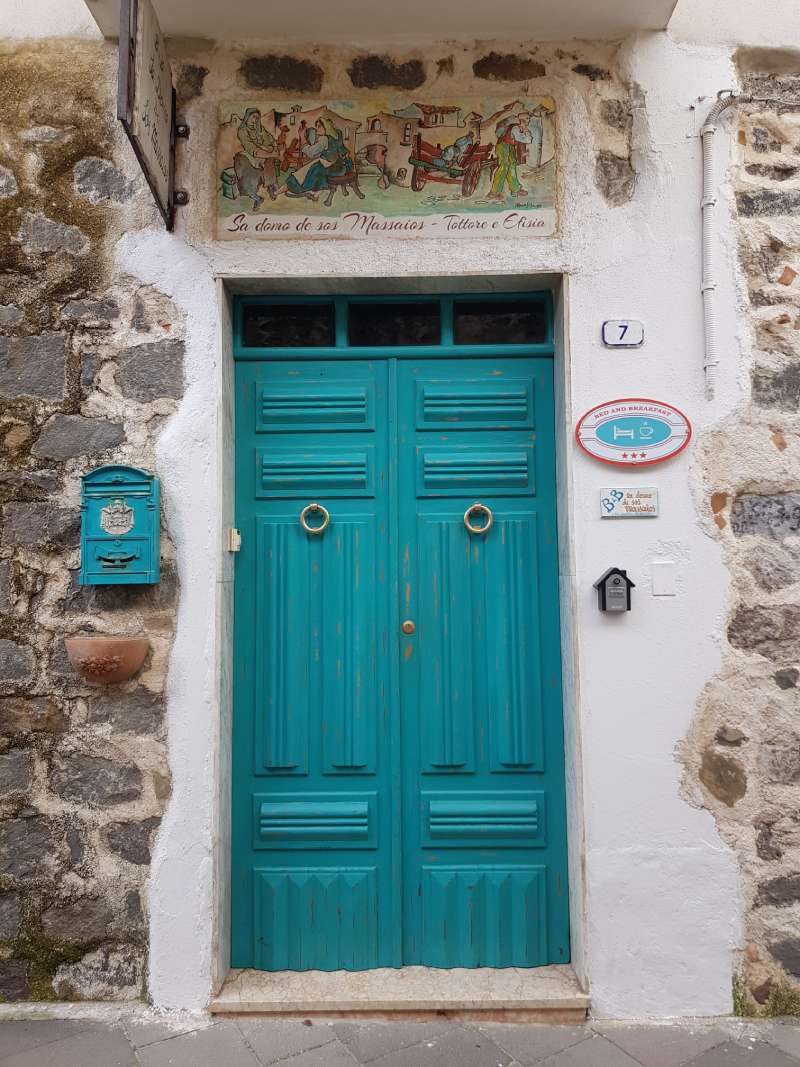 Türkise Türe in Sardinien